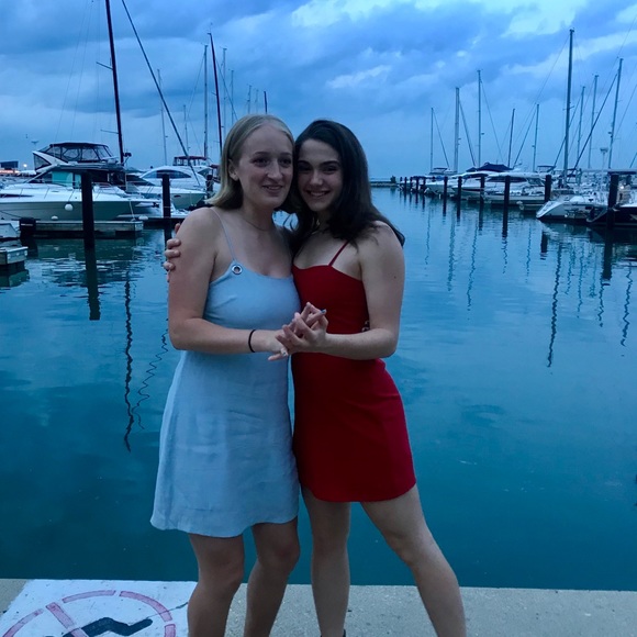 Meet your Posher, Lauren - Picture 1 of 4